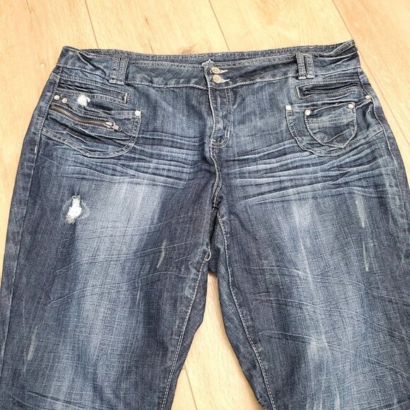 Almost Famous Plus Size 22 Distressed Capri Jeans Dark Wash Womens Stretch Faded - Picture 3 of 13
